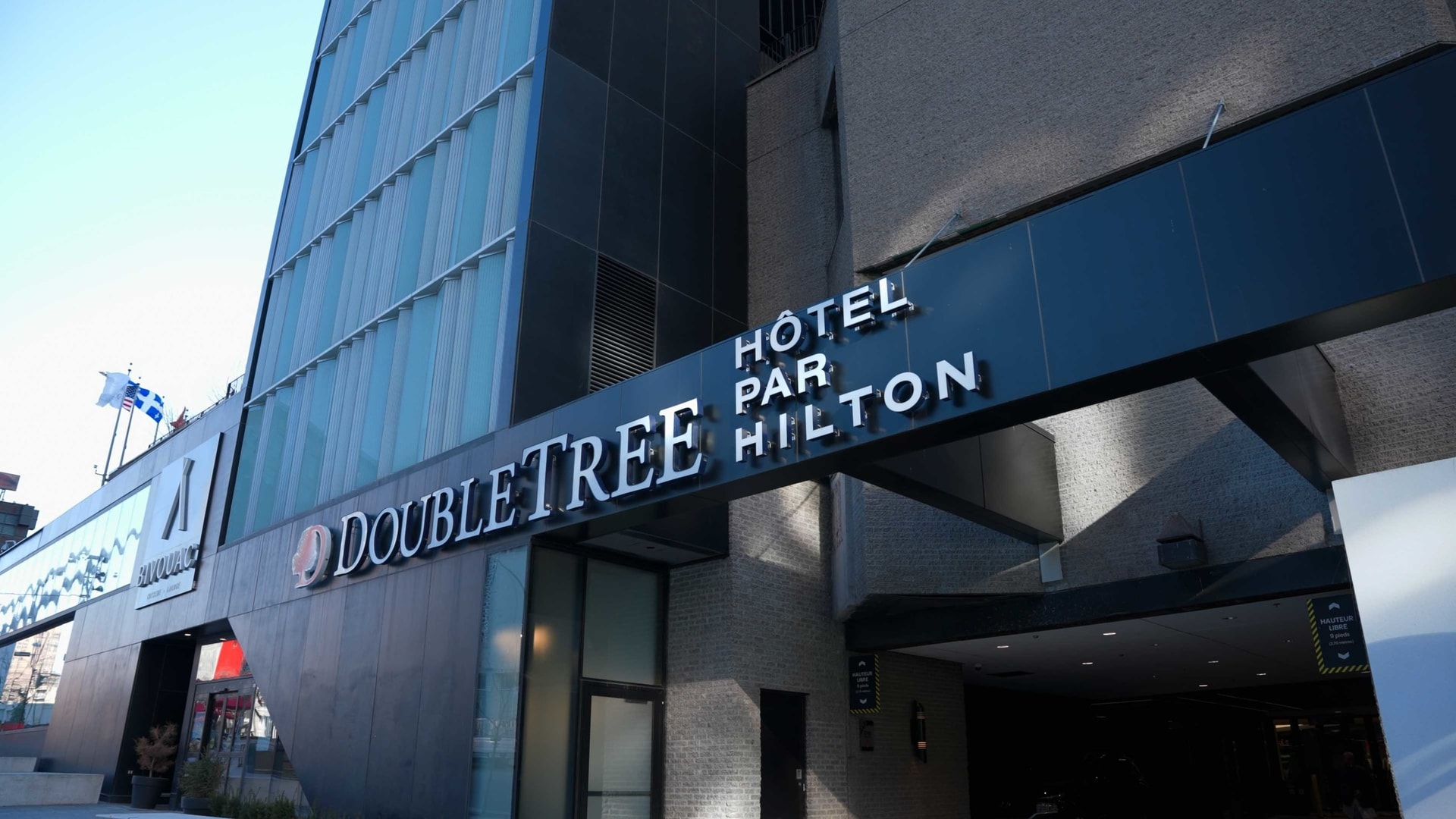 DoubleTree par Hilton cover DoubleTree par Hilton cover