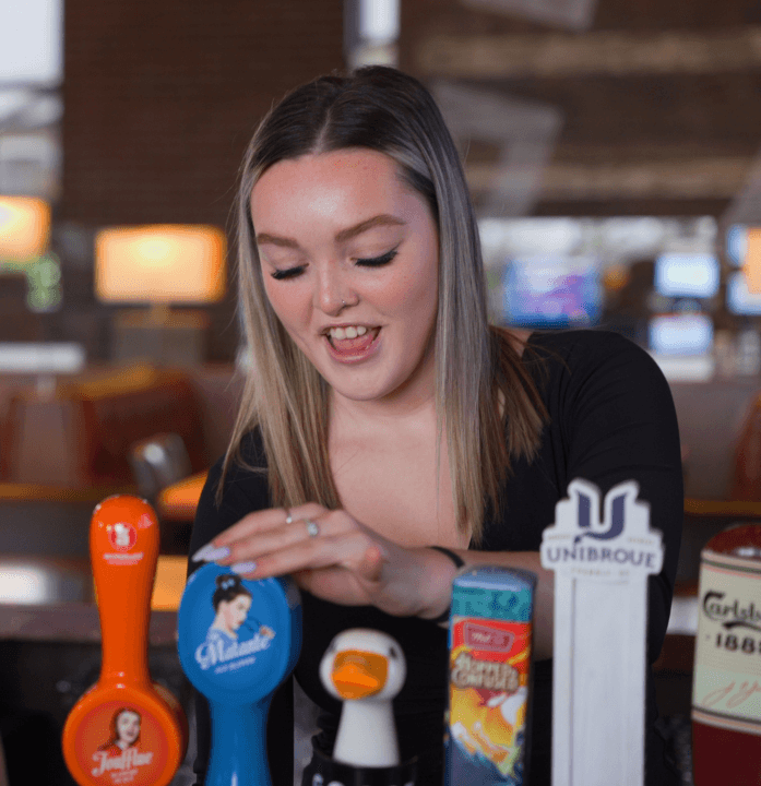 Anabel Fréchette-Mayrand - Barmaid - Serveuse Anabel Fréchette-Mayrand - Barmaid - Serveuse